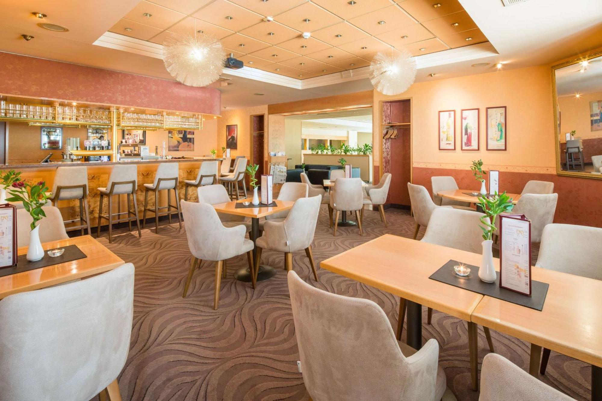 Western Hotel 4*