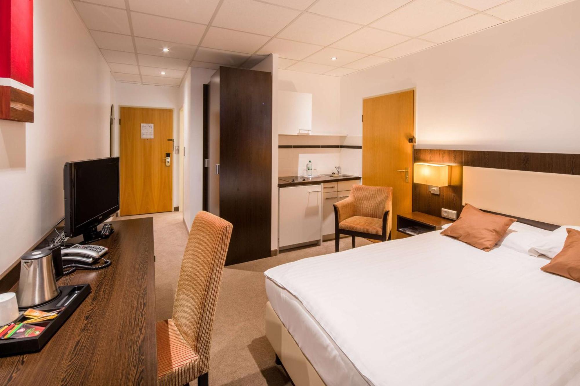 Western Hotel 4*