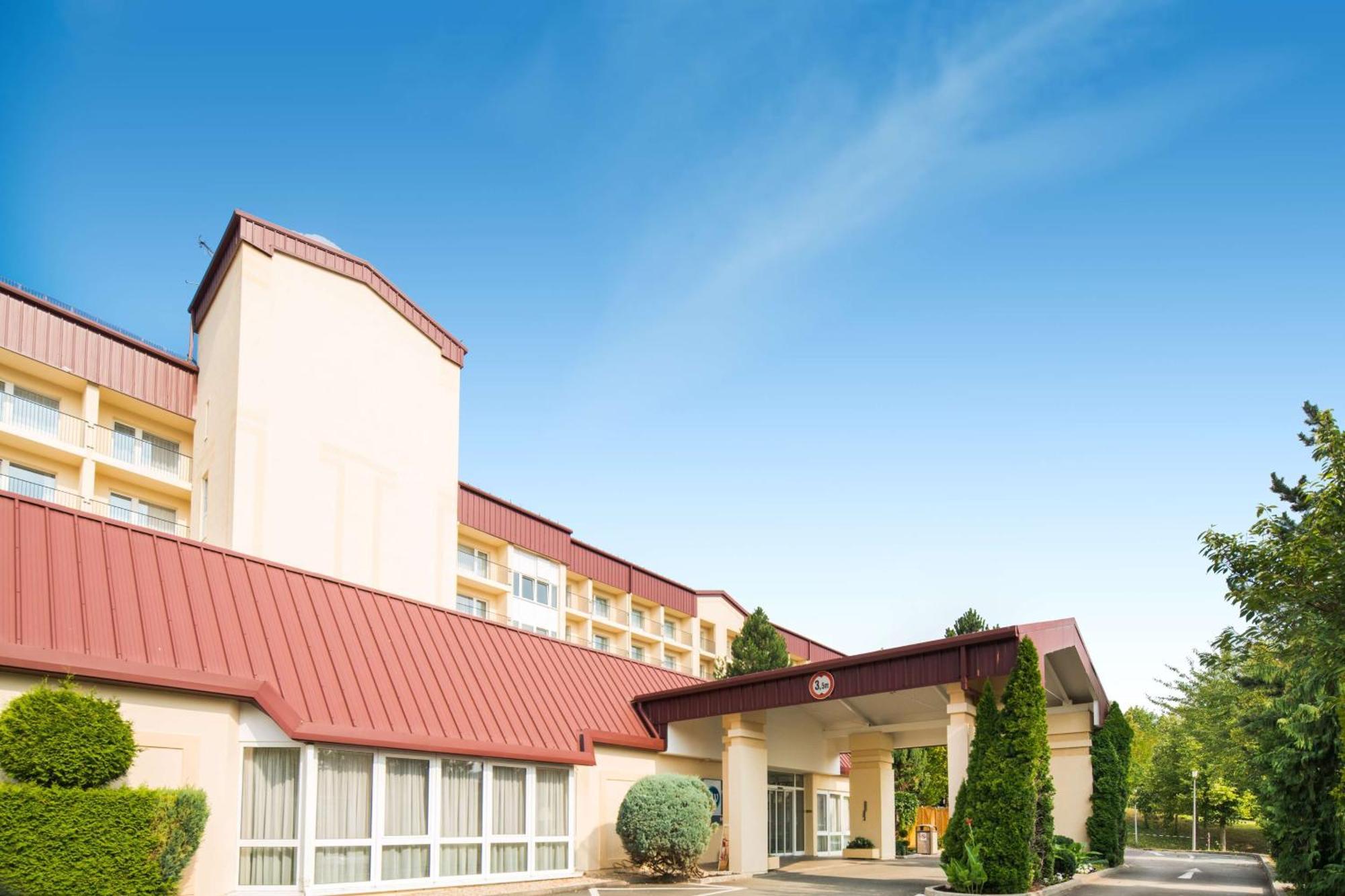 Western Hotel 4*